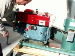 Μύλος σβόλων ζωοτροφών μηχανών diesel για την παραγωγή σβόλων τροφών πουλερικών