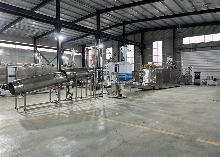 5.5kw επιπλέουσα γραμμή παραγωγής τροφών πουλερικών ψαριών γραμμών παραγωγής σβόλων ζωοτροφών