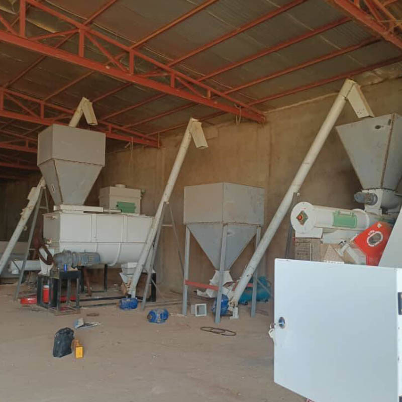 1-12 mm Τελική μέγεθος σφαιριδίων Γραμμή παραγωγής ζωοτροφών με περιεκτικότητα σε υγρασία ≤ 20%